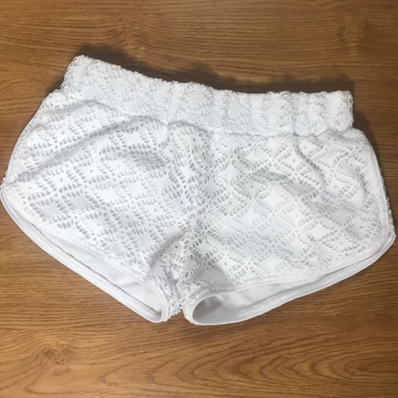 Pants - Lace White Short Shorts Size Medium